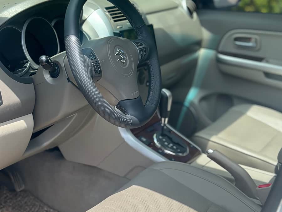 铃木 超级维特拉 2011 汽车图片 #13