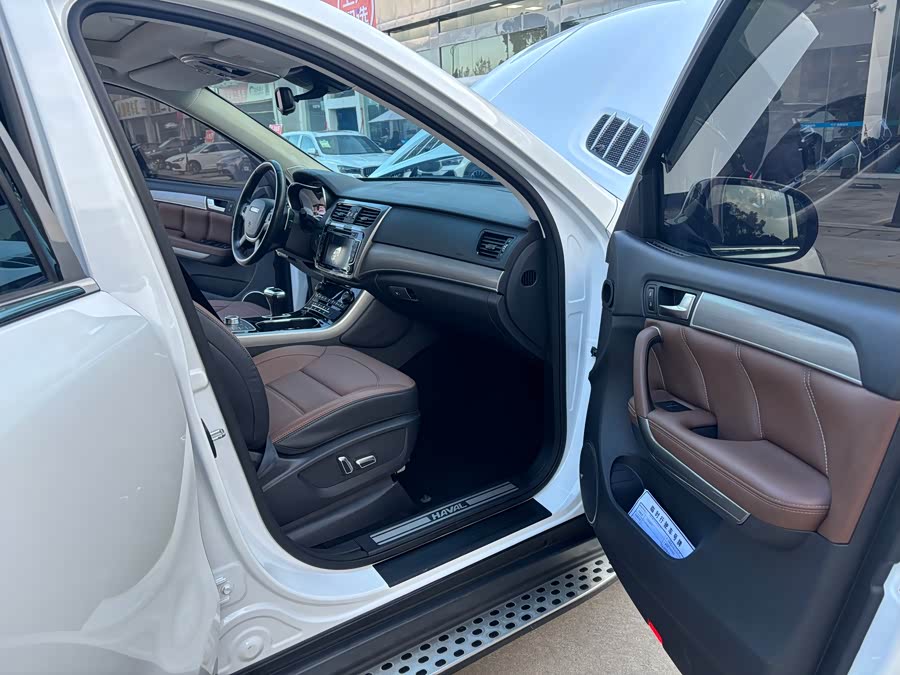 Haval H8 2017 car image #13