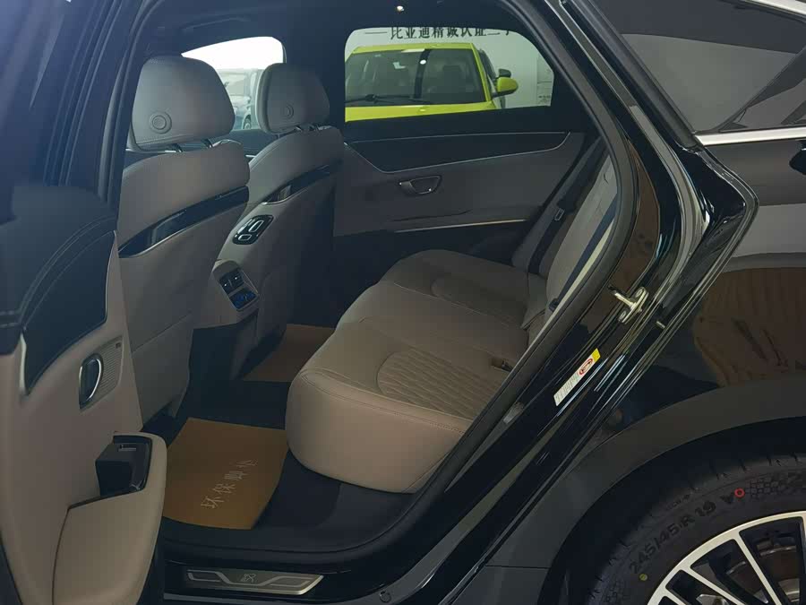 BYD Han 2025 صورة سيارة #13