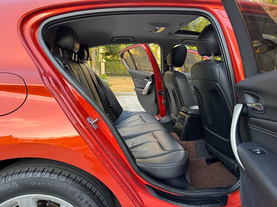 BMW 1 Series (Imported) 2015 car image #13