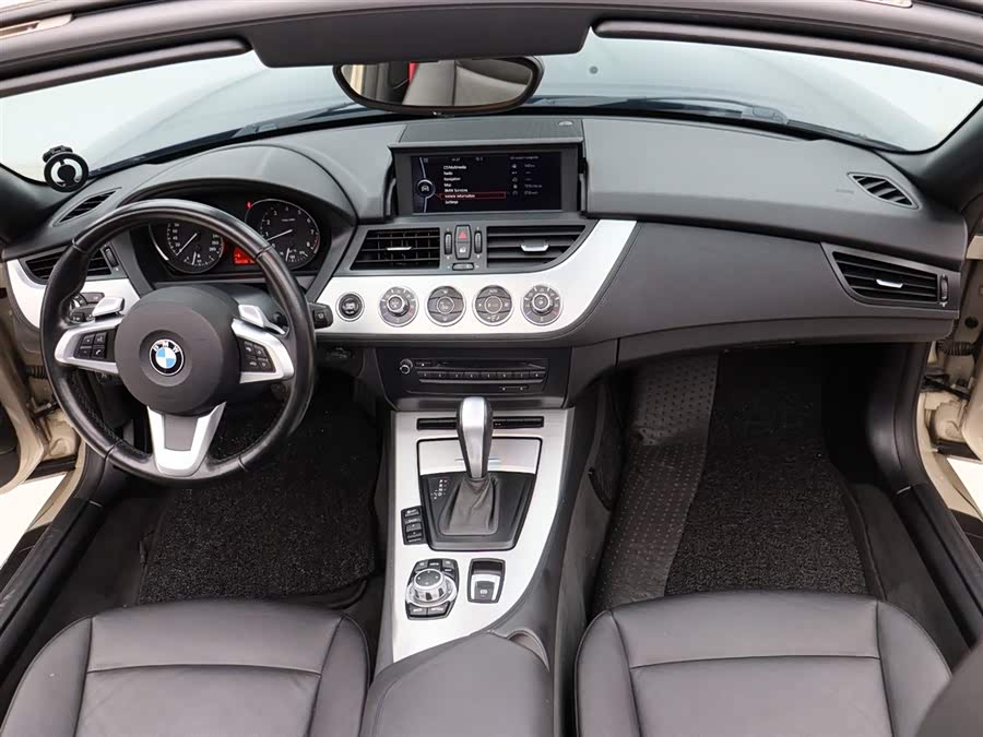 BMW Z4 2010 car image #13