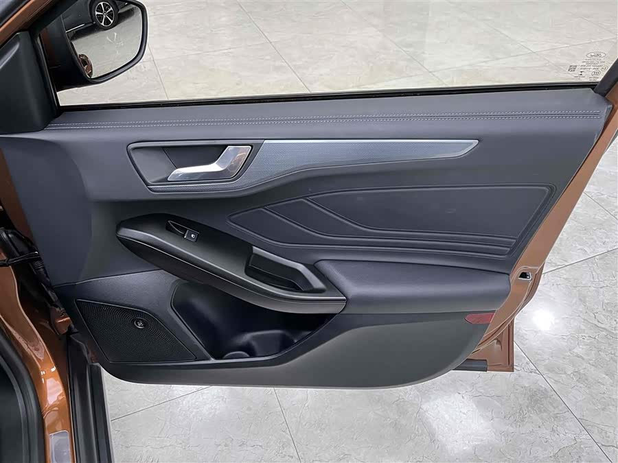 Ford Focus Active 2021 car image #13