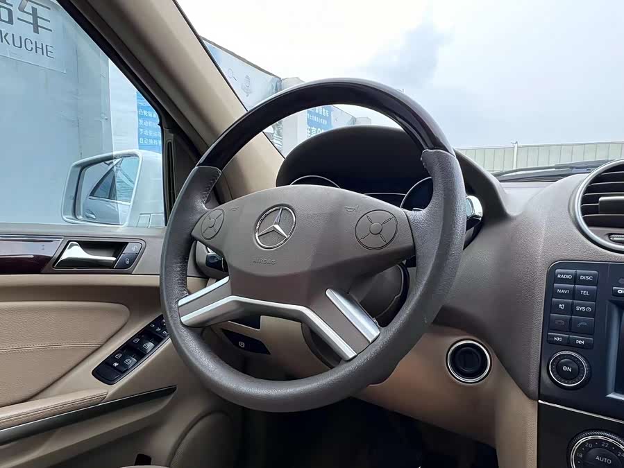 Mercedes-Benz M Class 2009 car image #13