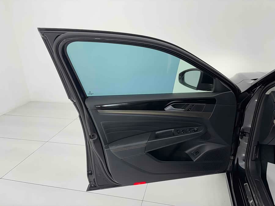 Volkswagen Passat 2019 car image #13