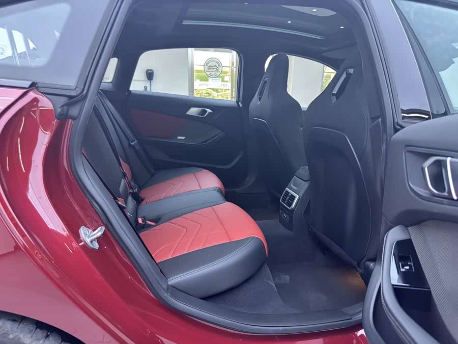 BMW M235L صورة سيارة #13