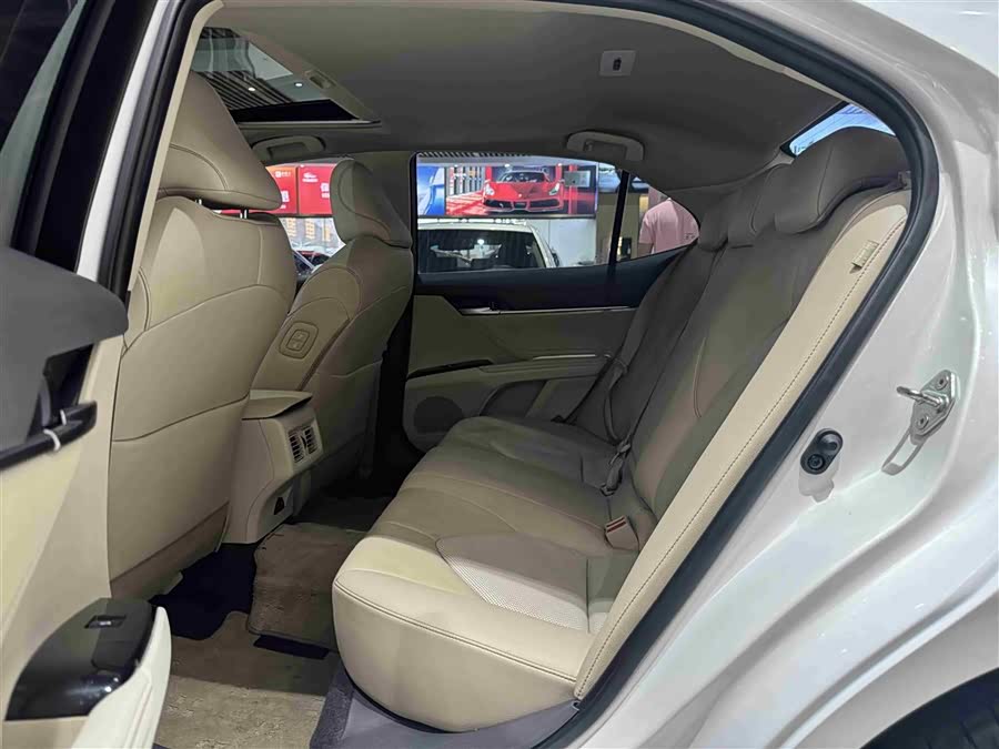 Toyota Camry 2020 car image #13