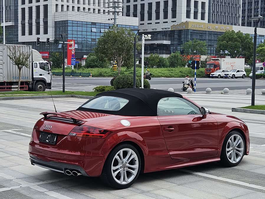 Audi TTS 2015 car image #13