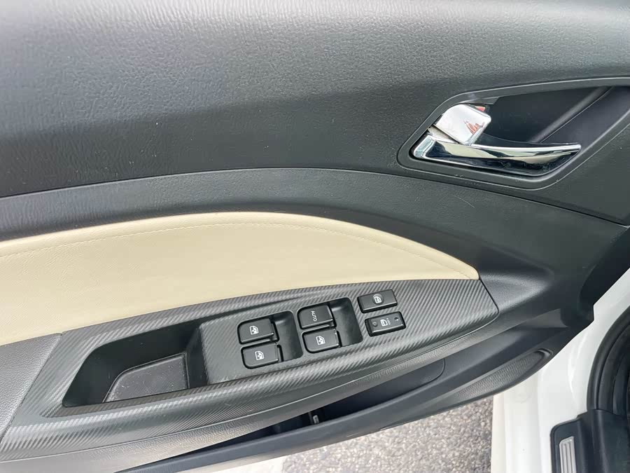 Changan Alsvin V7 2015 car image #13