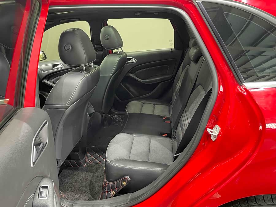 Mercedes-Benz B Class 2016 immagine di auto #13