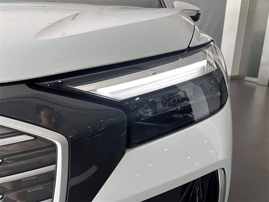 Audi Q4 e-tron 2024 صورة سيارة #13