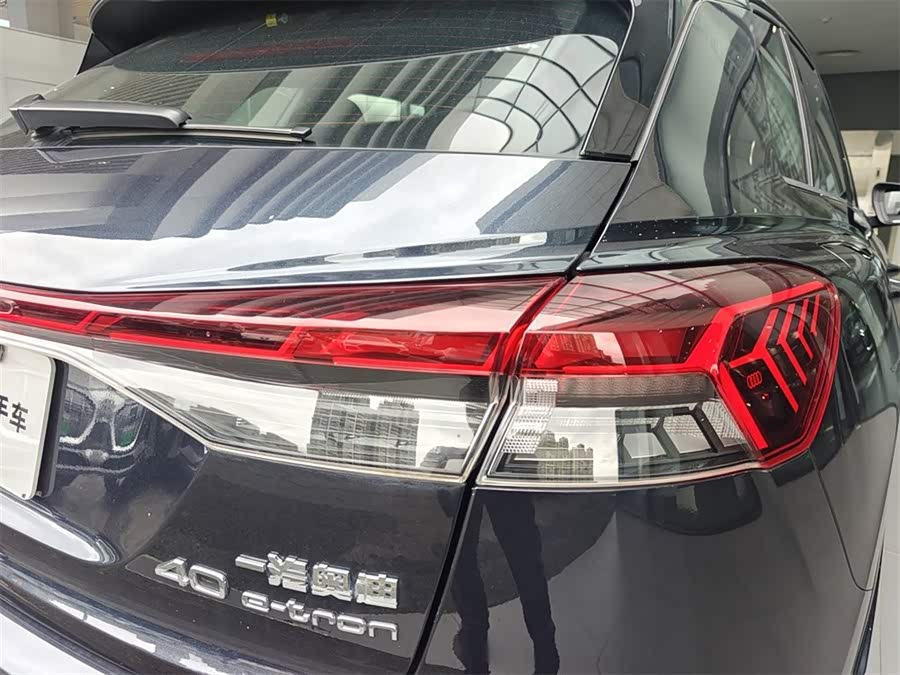 Audi Q4 e-tron 2024 صورة سيارة #13