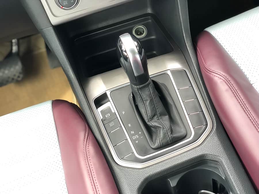 Volkswagen Golf Sportsvan 2018 car image #13
