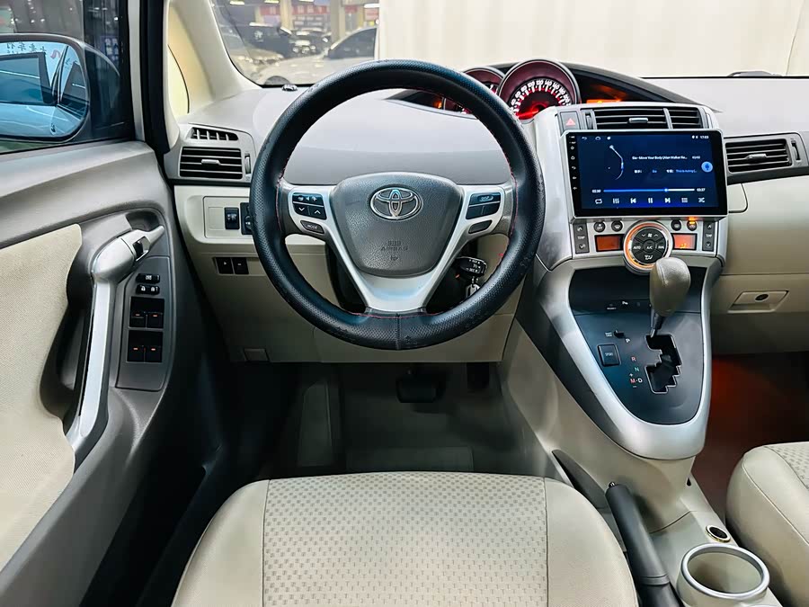 Toyota Reiz 2012 صورة سيارة #13