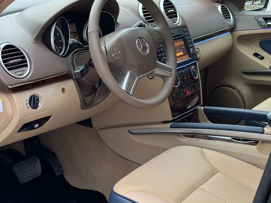 Mercedes-Benz GL Class 2011 car image #13