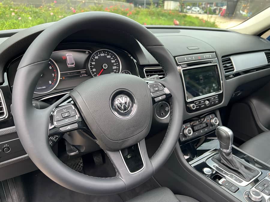 Volkswagen Touareg 2016 car image #13