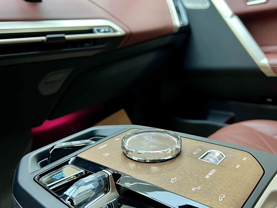 BMW iX M60 2023 car image #13