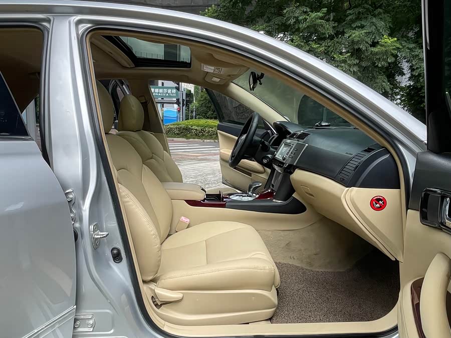 Toyota Reiz 2009 immagine di auto #13