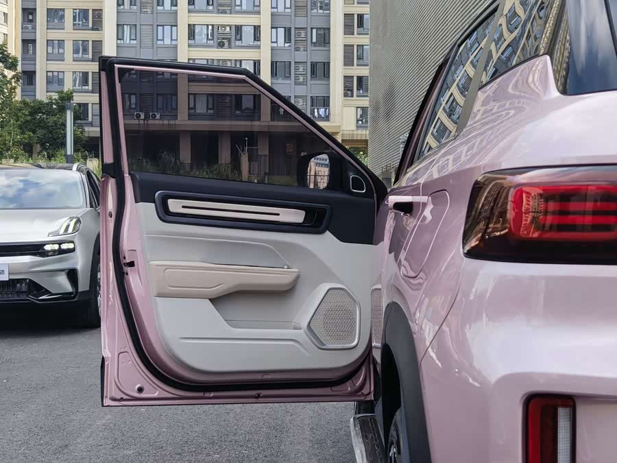 GEELY Monjaro MHEV 2022 car image #13