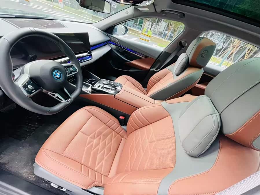 BMW i5 2024 car image #13