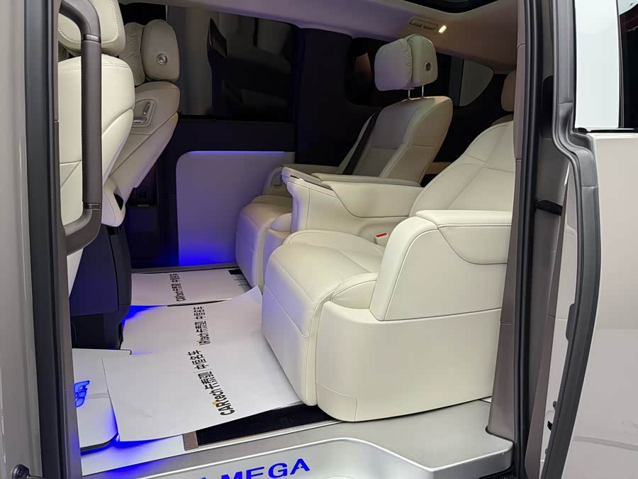 理想汽车 理想MEGA 2025 汽车图片 #13