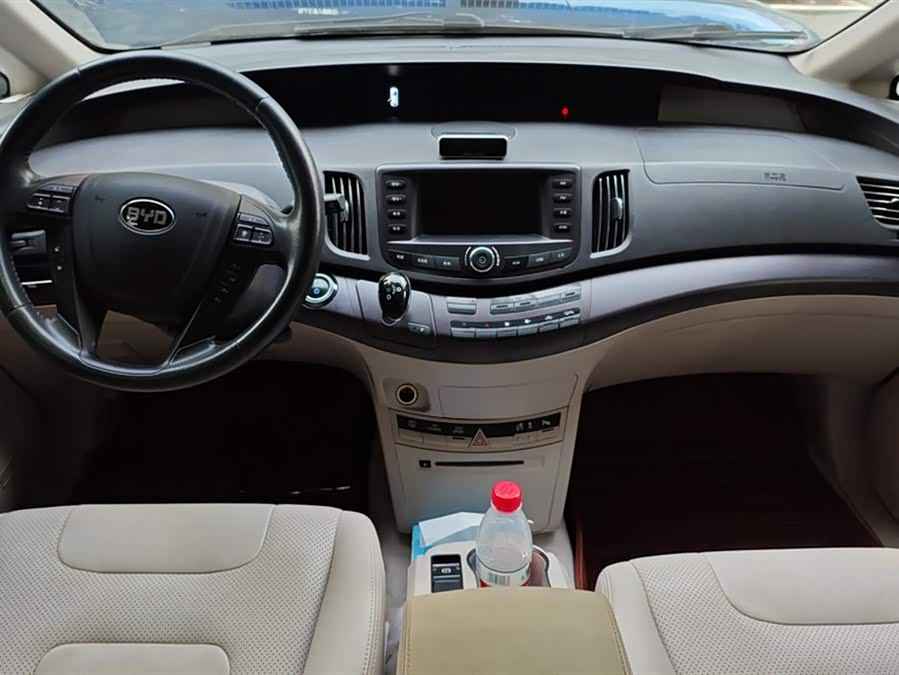 BYD e6 2016 #13 BYD e6 2016 car image #13