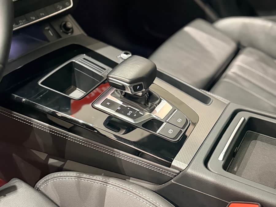 Audi Q5L 2022 car image #13