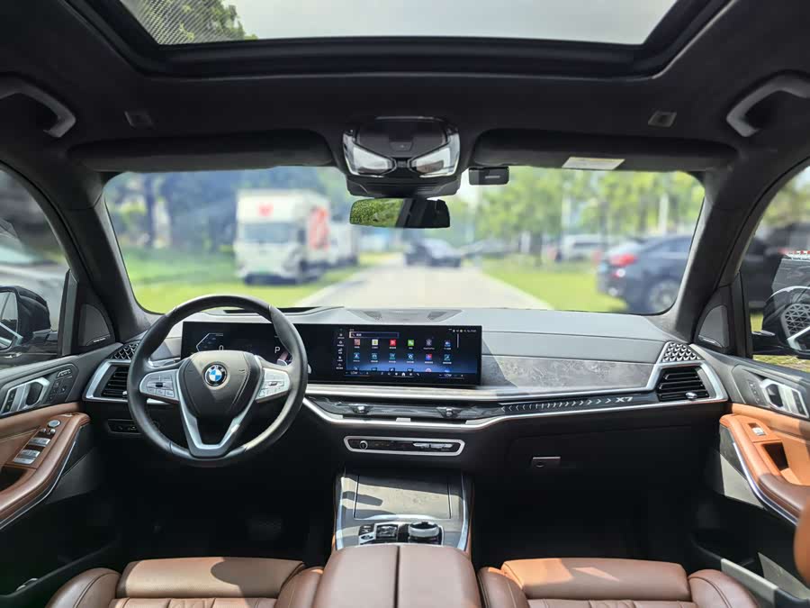 BMW X7 2023 immagine di auto #13
