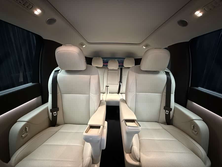 理想汽车 理想MEGA 2024 汽车图片 #13