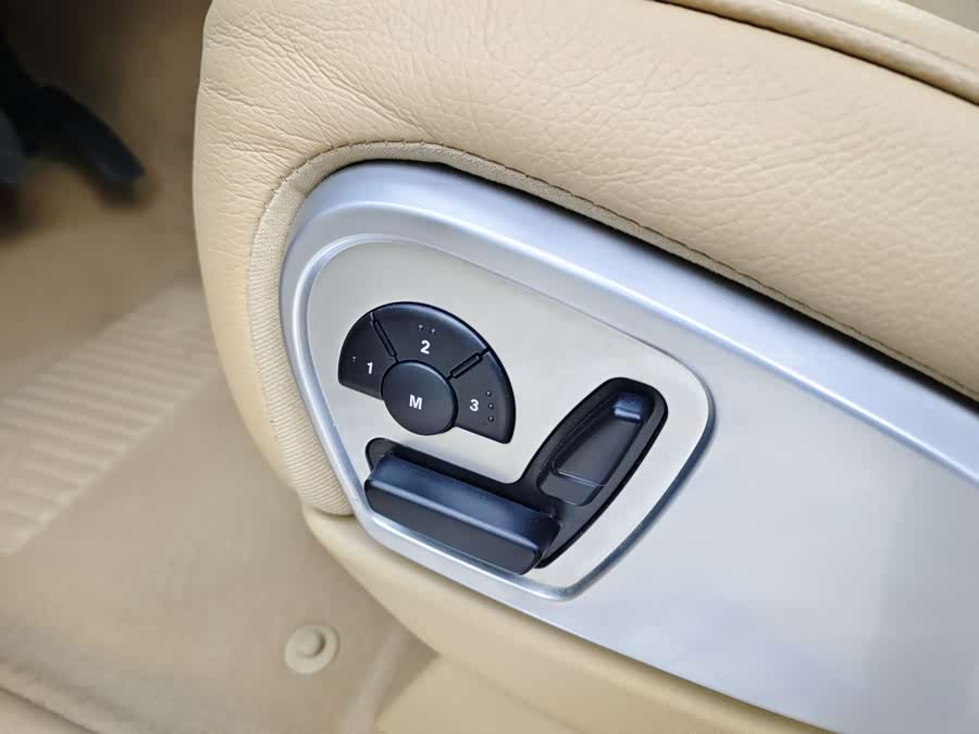 Mercedes-Benz GL Class 2011 car image #13