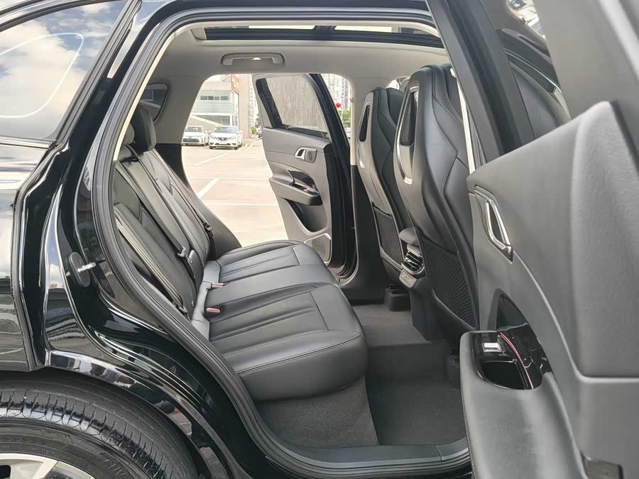 HongQi HS3 PHEV 2025 car image #13