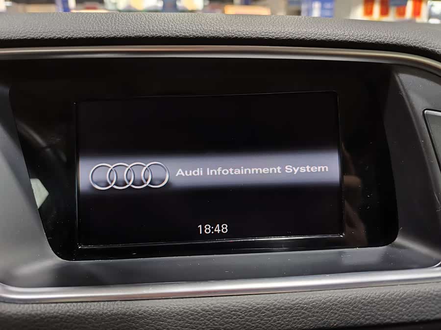 Audi Q5 2018 car image #13