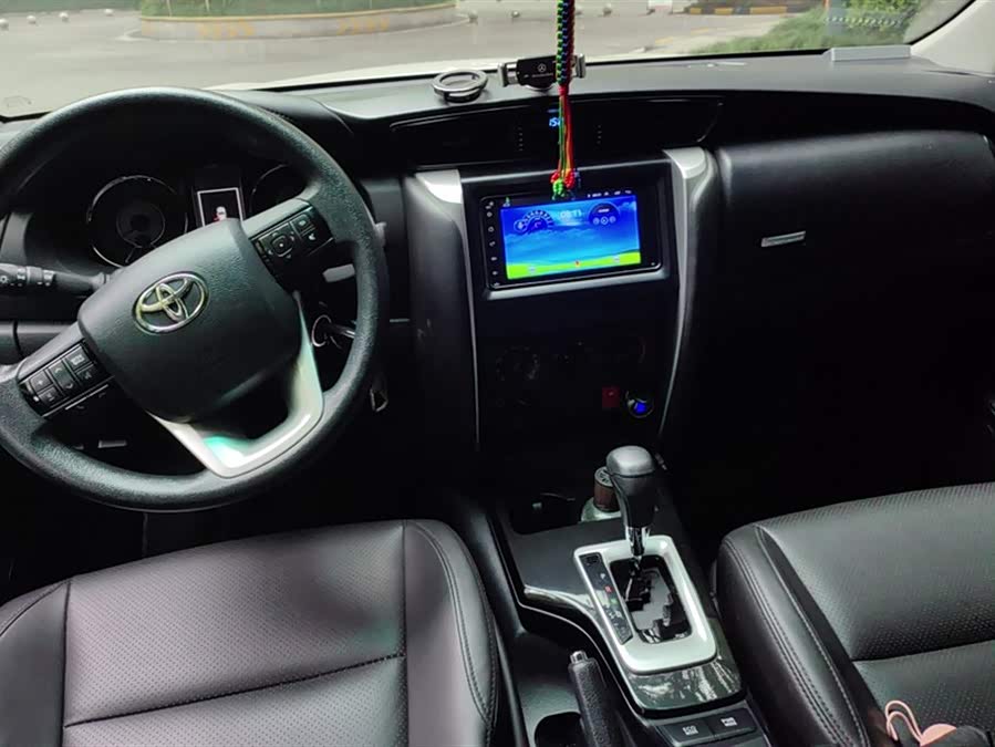 Toyota Fortuner 2018 immagine di auto #13