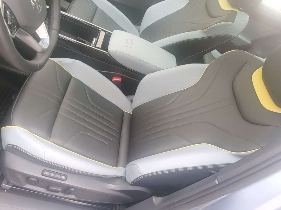 Volkswagen ID.4 X 2024 immagine di auto #13