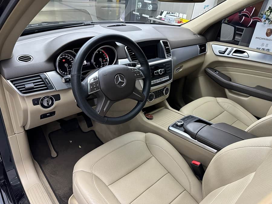 Mercedes-Benz M Class 2015 car image #13