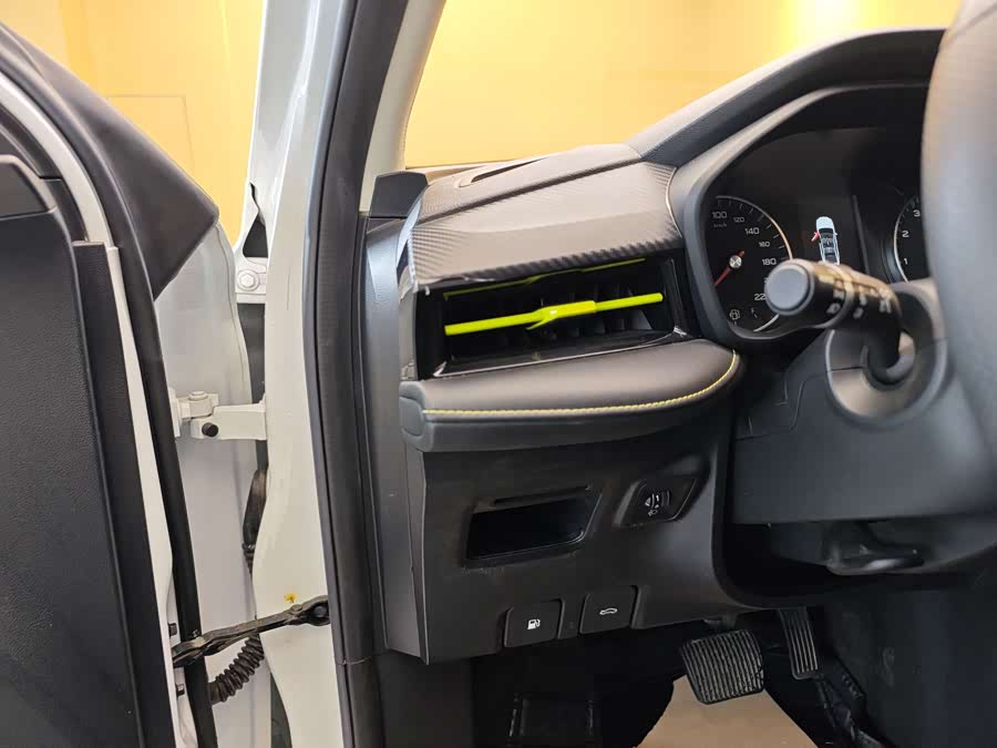 Roewe i5 2023 car image #13