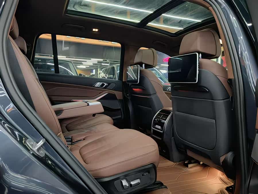 BMW X7 2020 immagine di auto #13