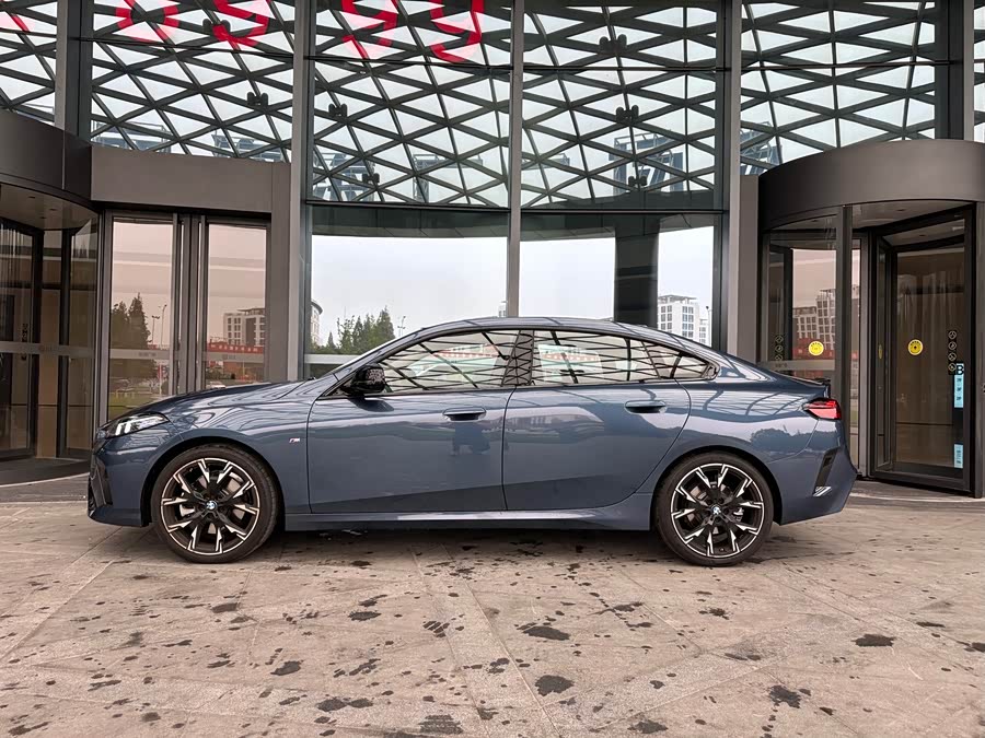 BMW 2 Series 2025 car image #13