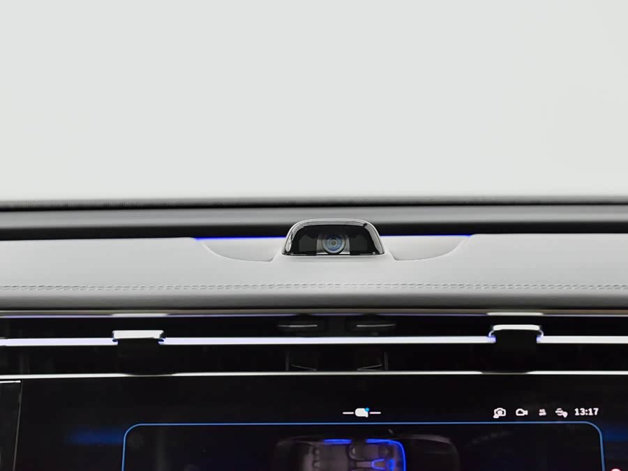 Mercedes-Benz E Class New Energy 2024 car image #13