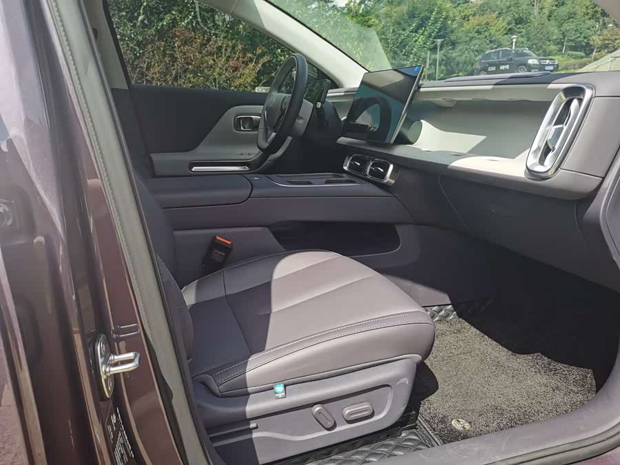 零跑汽车 零跑B01 2025 汽车图片 #13