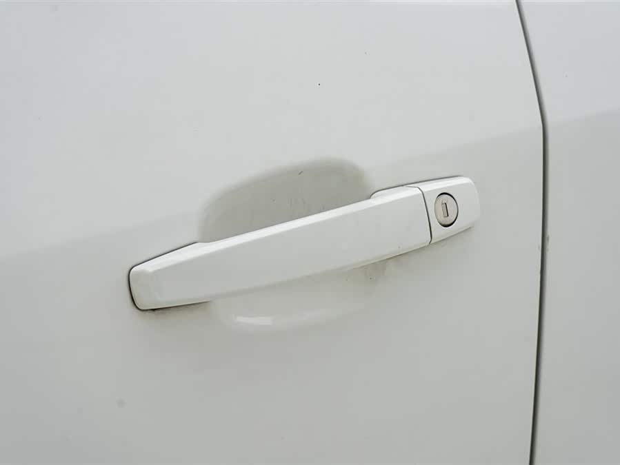 Chevrolet Tracker 2019 immagine di auto #13