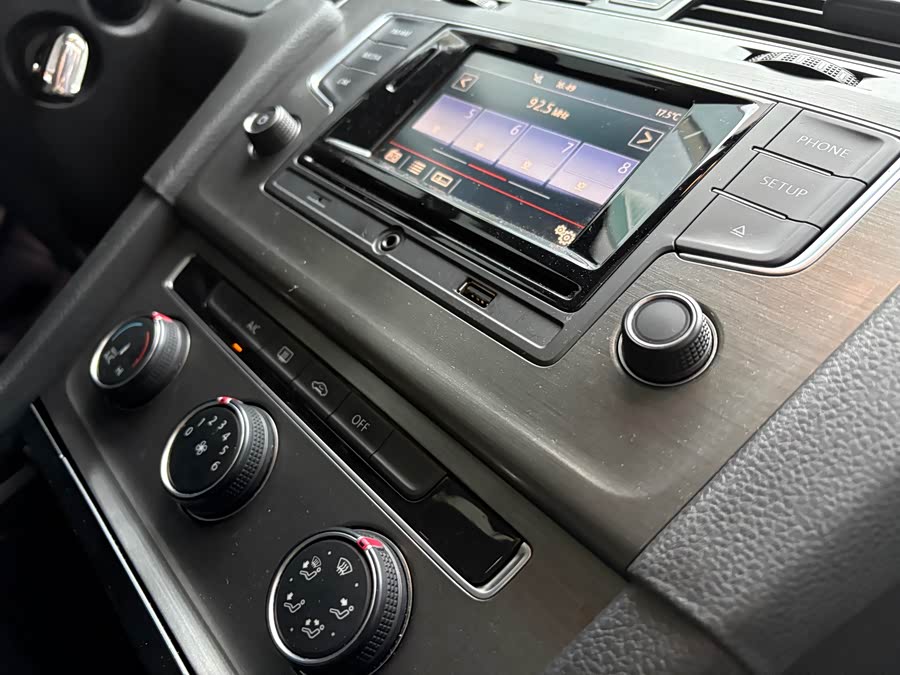 Volkswagen Golf 2016 car image #13