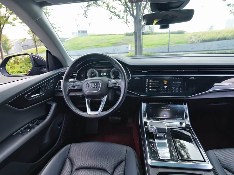 Audi Q8 2022 car image #13