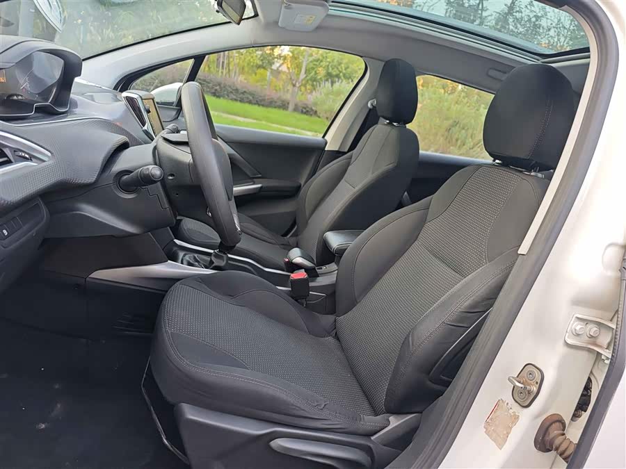 Peugeot 2008 2014 image de voiture #13