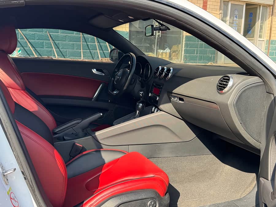 Audi TT 2013 car image #13