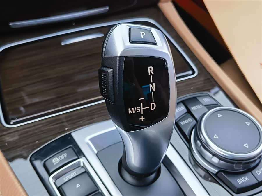 BMW i4 M50 2015 car image #13