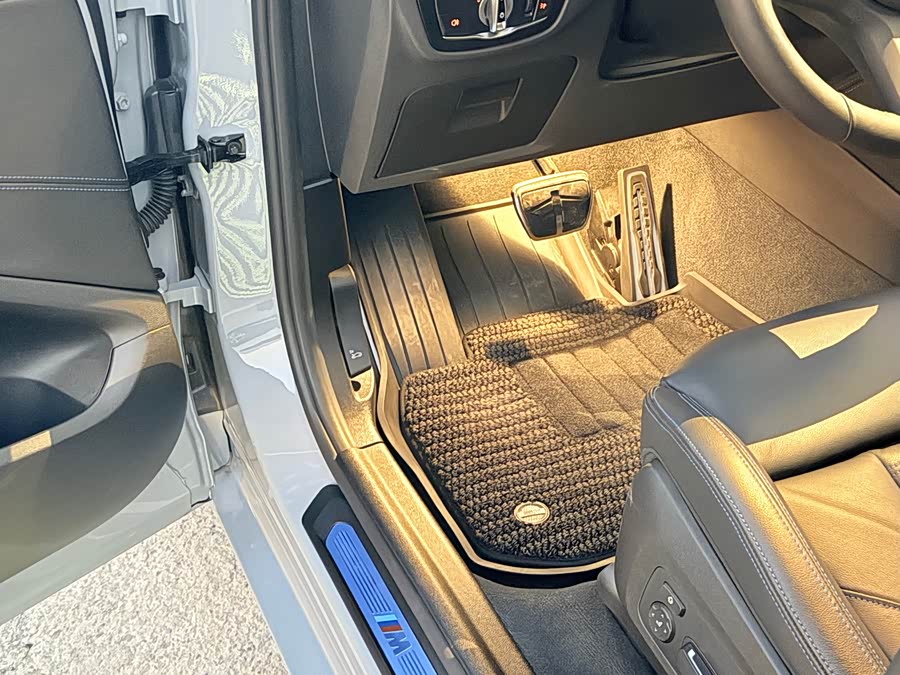 BMW X4 M40i 2024 car image #13