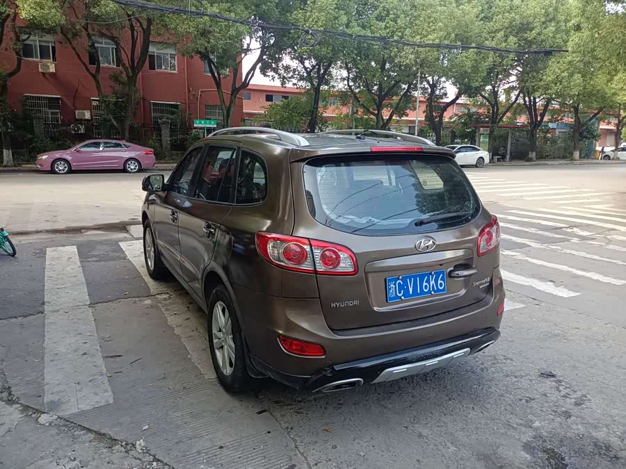 Hyundai Santa Fe Classic 2011 car image #13