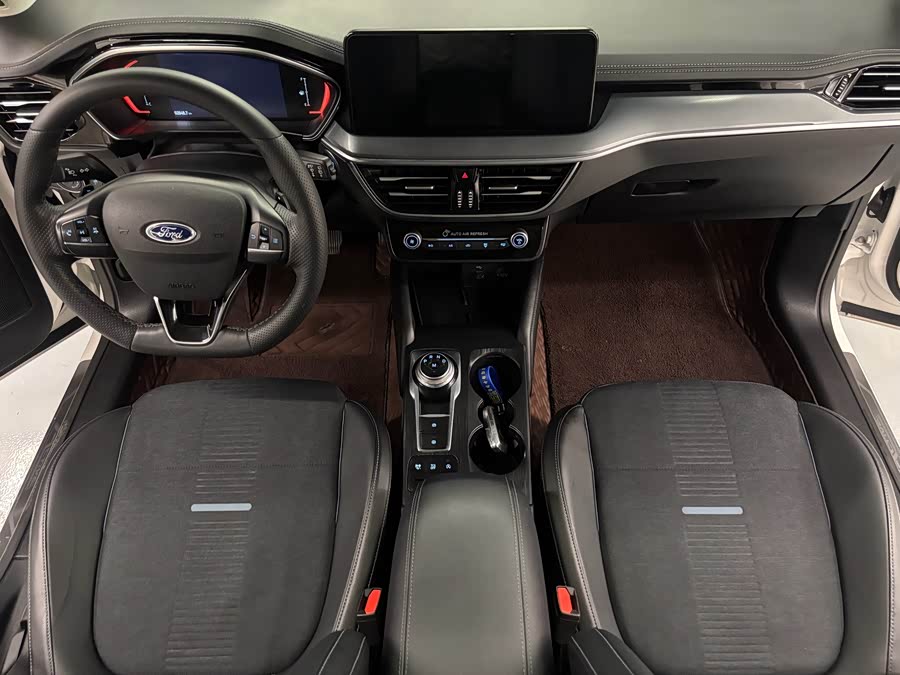 Ford Focus Active 2021 immagine di auto #13