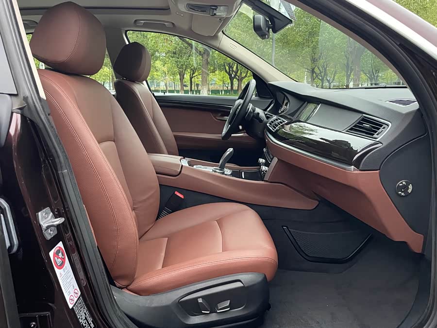 BMW 5 Series GT 2014 immagine di auto #13