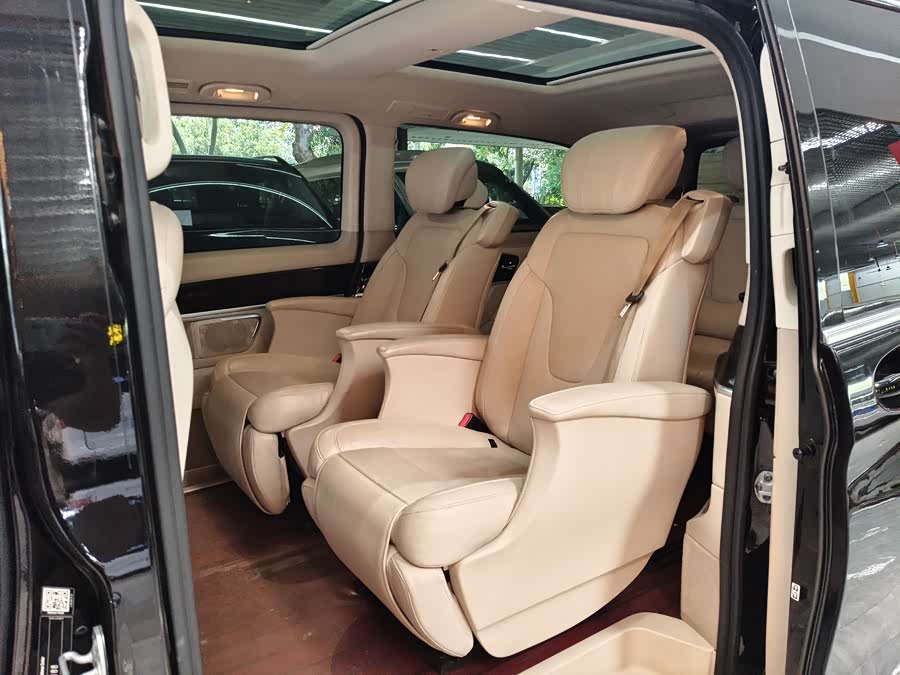 Mercedes-Benz V Class 2020 car image #13